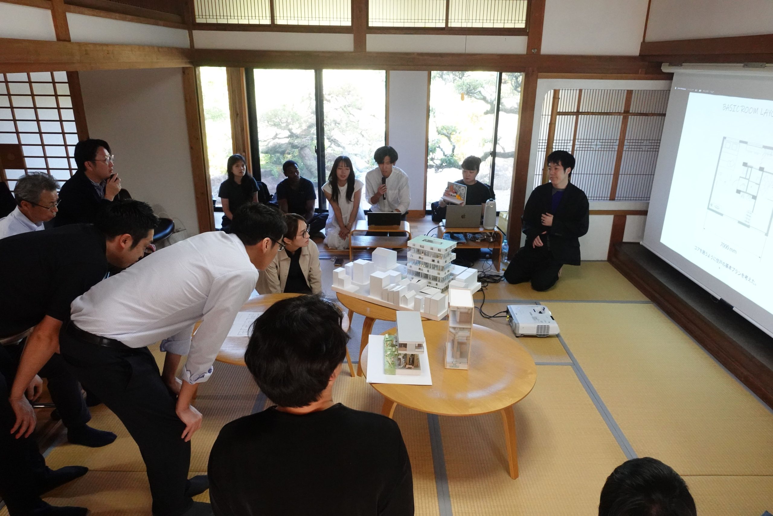 “03_スタジオ最終講評会風景"class="01"